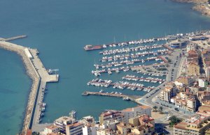 10 x 3.5 Metros Amarre Puerto Deportivo de Ampolla En Venta