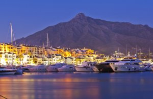 10 x 3.5 Metros Amarre Puerto Deportivo de Puerto Banus En Venta