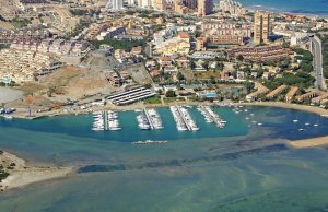 10 x 3 Metros Amarre Puerto Deportivo de Club Náutico Dos Mares En Venta