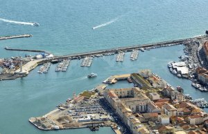 140 x 25 Metros Amarre Puerto Deportivo de Sete Superyate En Venta