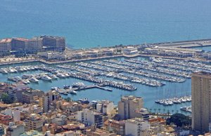 15 x 6.2 Metros Amarre Puerto Deportivo de Alicante En Venta