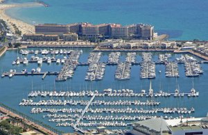 15 x 6.5 Metros Amarre Puerto Deportivo de Alicante En Venta