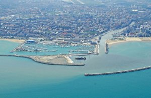 30 x 7.5 Metros Amarre Puerto Deportivo de di Pescara