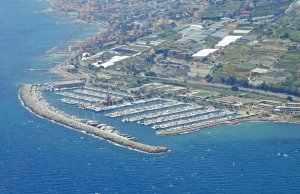 10 x 3.8 Metros Amarre Puerto Deportivo de Degli Aregai